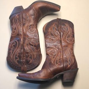 Ariat Embroidered Leather Cowgirl Boots (like new)